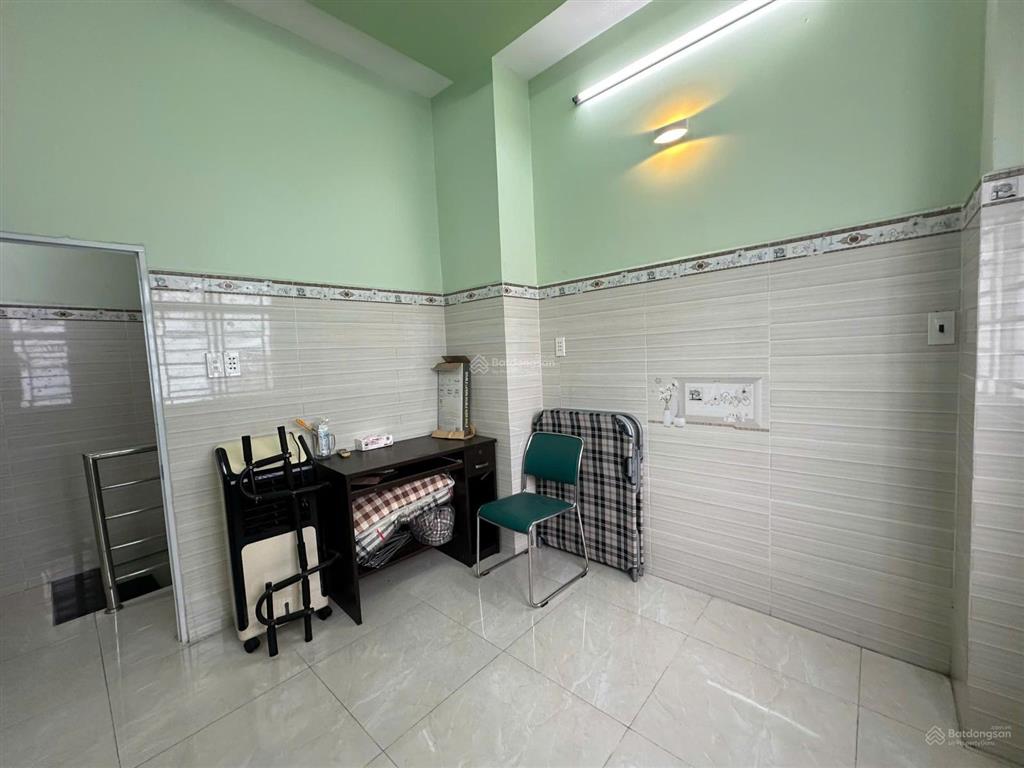 Cho thuê nhà tân hòa đông q6  3 tầng mới đẹp, 2 pn có sẵn 2 máy lạnh  giá 6,5tr