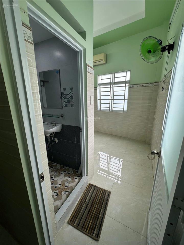 Cho thuê nhà tân hòa đông q6  3 tầng mới đẹp, 2 pn có sẵn 2 máy lạnh  giá 6,5tr