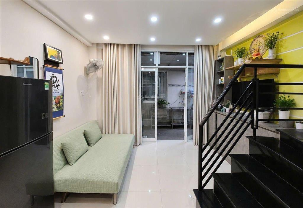 Cho thuê nhà ngô gia tự p8, q5  30m  2pn  giá 9 triệu