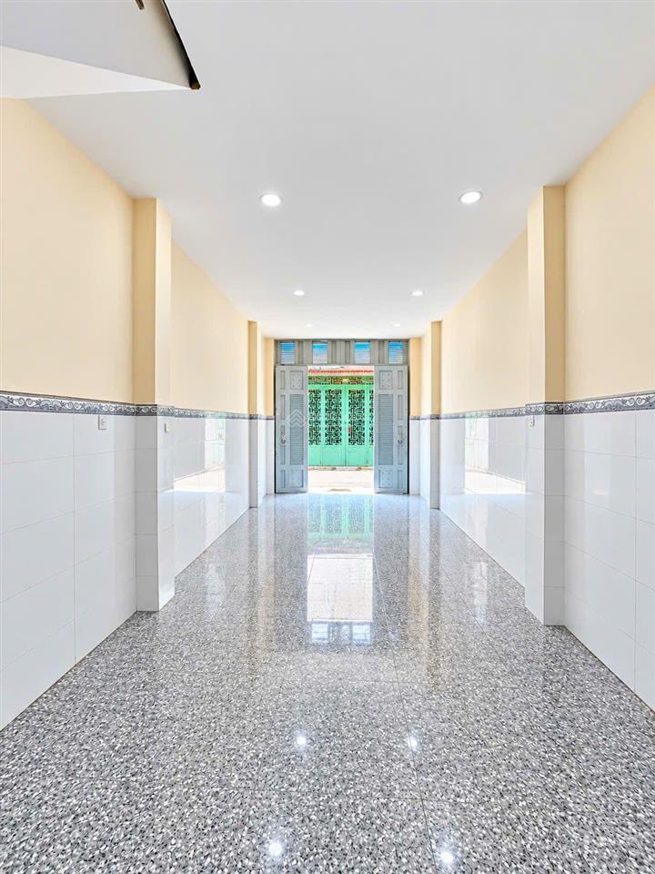 Nhà cho thuê hẻm xe hơi lạc long quân p3, q11  2 tầng, giá 9,5tr/th.