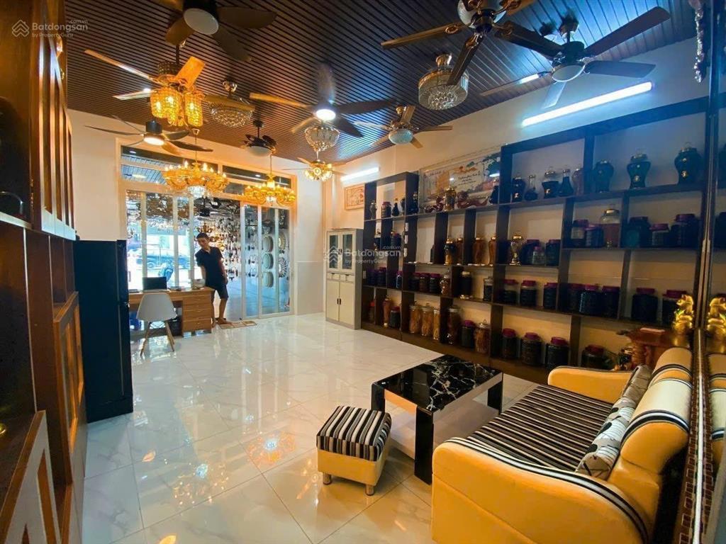 Nhà mặt tiền ql13, cần tiền bán nhanh