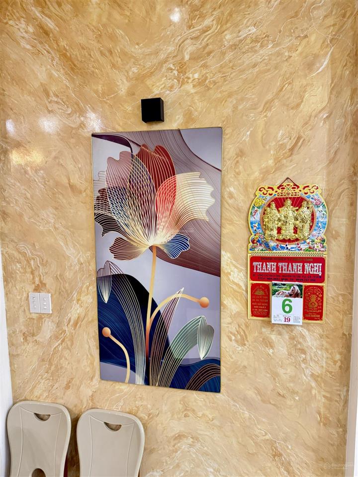 Chủ kẹt bán nhanh nhà 1 trệt 2 lầu + áp mái. giá 2ty 550tr ful nội thất đã hoàn công tặng máy lạnh