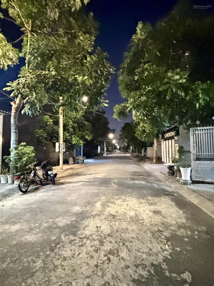 Chủ kẹt bán nhanh nhà 1 trệt 2 lầu + áp mái. giá 2ty 550tr ful nội thất đã hoàn công tặng máy lạnh