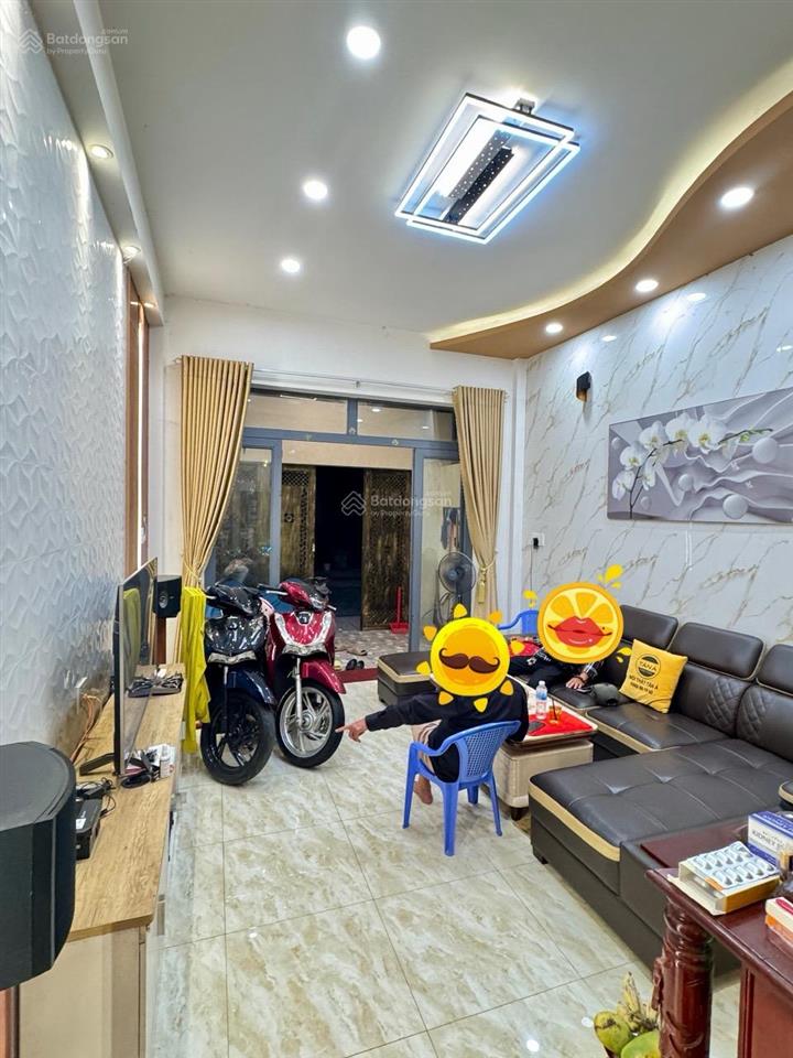 Chủ kẹt bán nhanh nhà 1 trệt 2 lầu + áp mái. giá 2ty 550tr ful nội thất đã hoàn công tặng máy lạnh