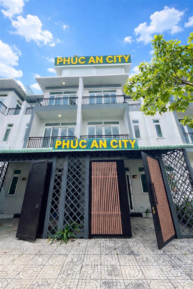 Chủ gửi bán căn nhà 1 trệt 2 lầu hoàn thiện, hoàn công giá 3ty100 vào ở ngay dự án phúc an city