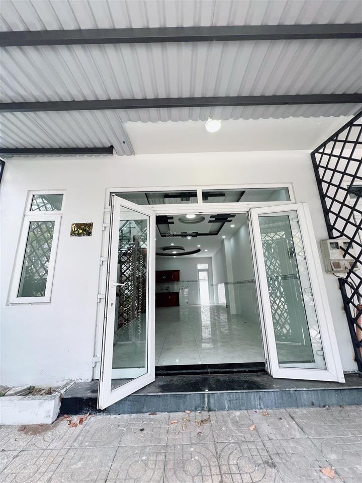 Chủ gửi bán căn nhà 1 trệt 2 lầu hoàn thiện, hoàn công giá 3ty100 vào ở ngay dự án phúc an city