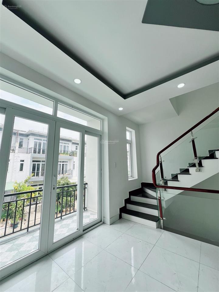 Chủ gửi bán căn nhà 1 trệt 2 lầu hoàn thiện, hoàn công giá 3ty100 vào ở ngay dự án phúc an city