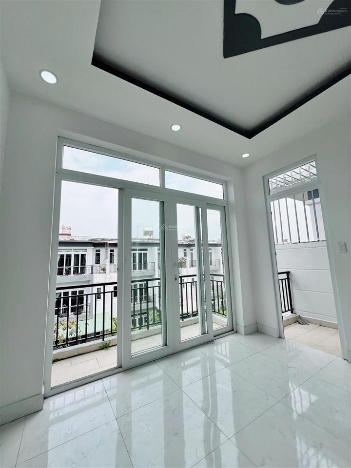 Chủ gửi bán căn nhà 1 trệt 2 lầu hoàn thiện, hoàn công giá 3ty100 vào ở ngay dự án phúc an city