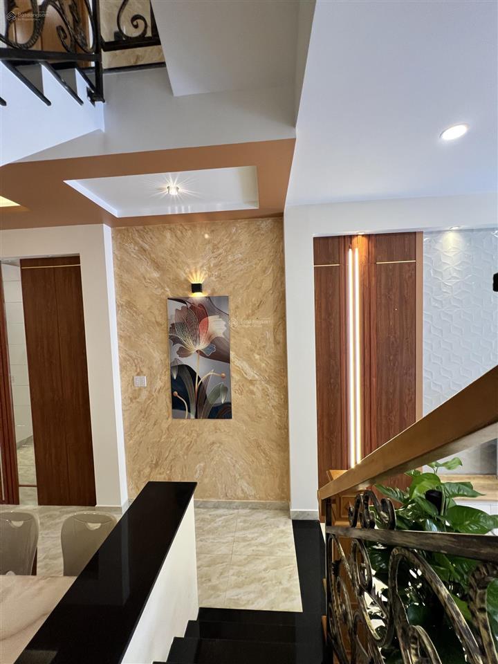 Chủ kẹt bán nhanh nhà 1 trệt 2 lầu + áp mái. giá 2 tỷ 650 ful nội thất đã hoàn công tặng 4 máy lạnh