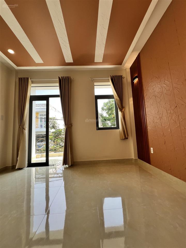 Chủ kẹt bán nhanh nhà 1 trệt 2 lầu + áp mái. giá 2 tỷ 650 ful nội thất đã hoàn công tặng 4 máy lạnh