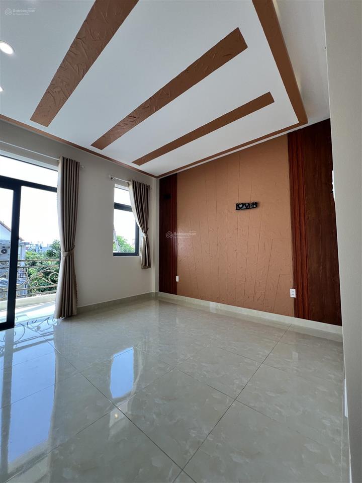 Chủ kẹt bán nhanh nhà 1 trệt 2 lầu + áp mái. giá 2 tỷ 650 ful nội thất đã hoàn công tặng 4 máy lạnh
