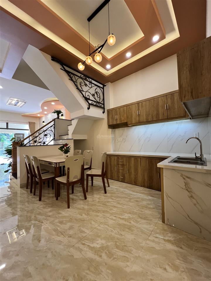 Chủ kẹt bán nhanh nhà 1 trệt 2 lầu + áp mái. giá 2 tỷ 650 ful nội thất đã hoàn công tặng 4 máy lạnh