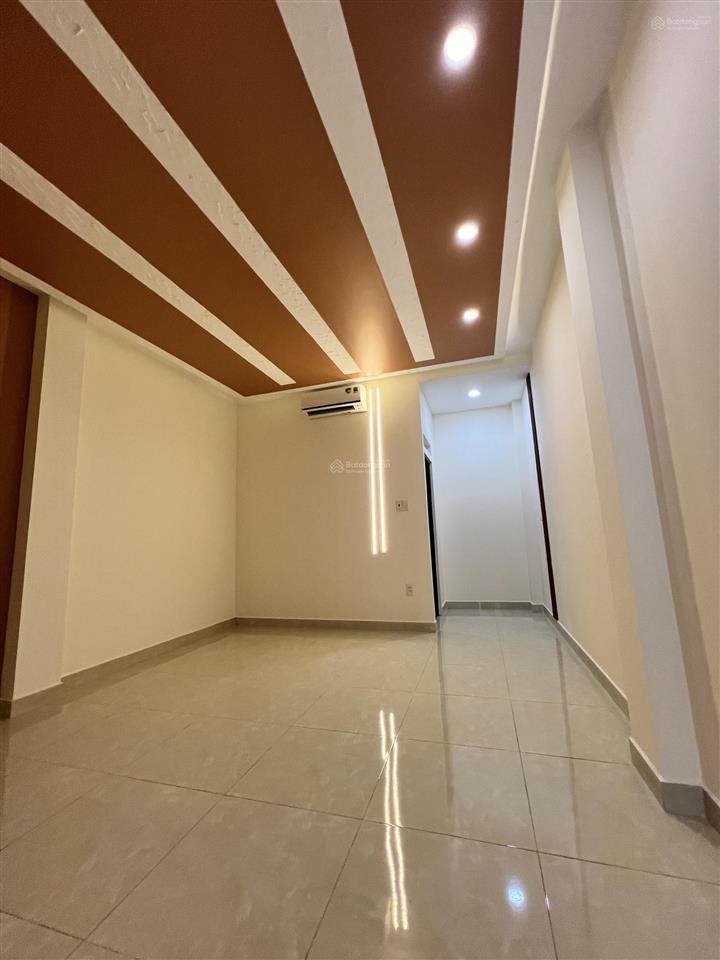 Chủ kẹt bán nhanh nhà 1 trệt 2 lầu + áp mái. giá 2 tỷ 650 ful nội thất đã hoàn công tặng 4 máy lạnh
