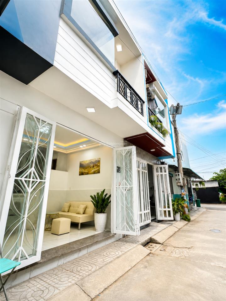 Nhà 1 trệt 1 lầu giá rẻ tại đường gò hưu giáp hóc môn giá 1tỷ100