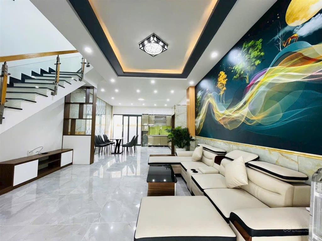 Chính chủ gửi bán căn nhà 1 trệt 2 lầu nội thất đẹp, giá đầu tư 3 tỷ 100
