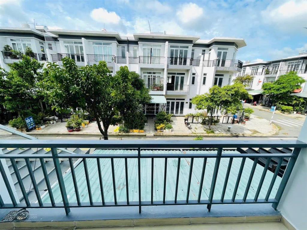Chính chủ gửi bán căn nhà 1 trệt 2 lầu nội thất đẹp, giá đầu tư 3 tỷ 100