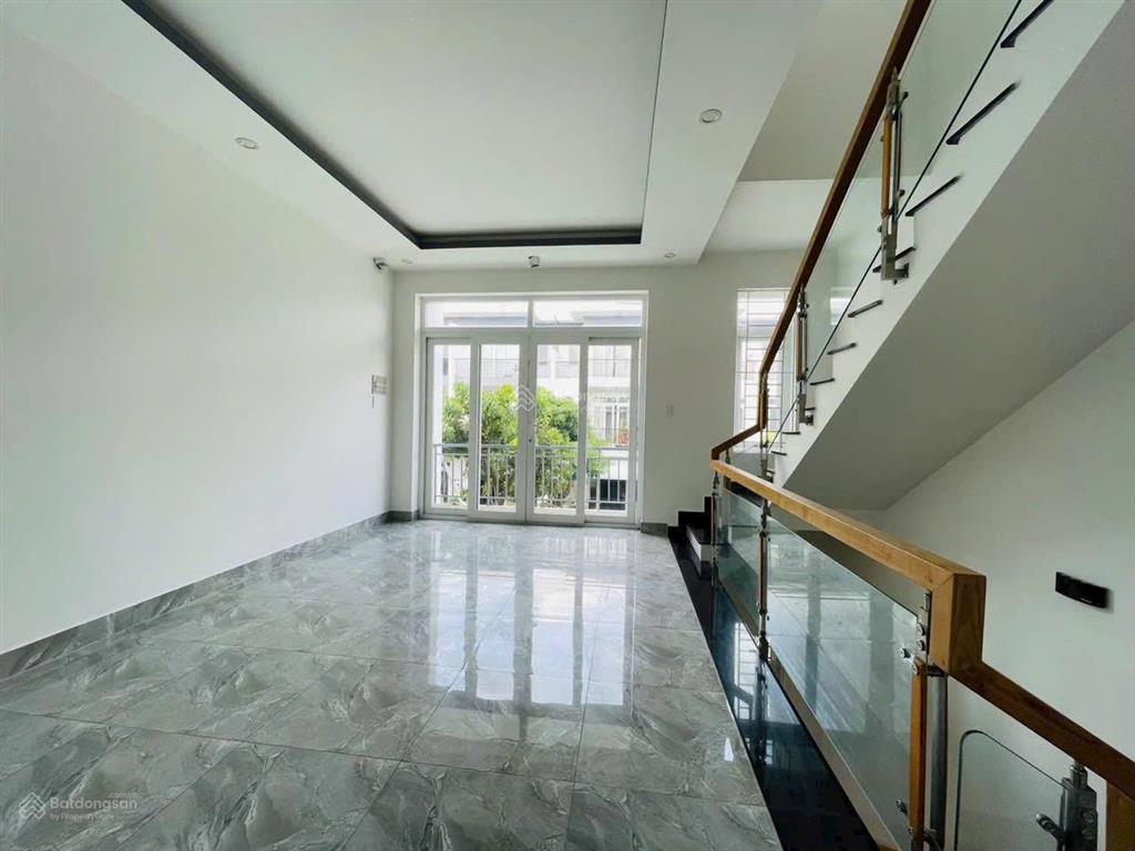 Chính chủ gửi bán căn nhà 1 trệt 2 lầu nội thất đẹp, giá đầu tư 3 tỷ 100