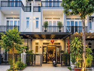 Kế bên vinhomes hóc môn  căn nhà thô rẻ dự án 2tỷ550 1 trệt 2 lầu dân cư đông đúc