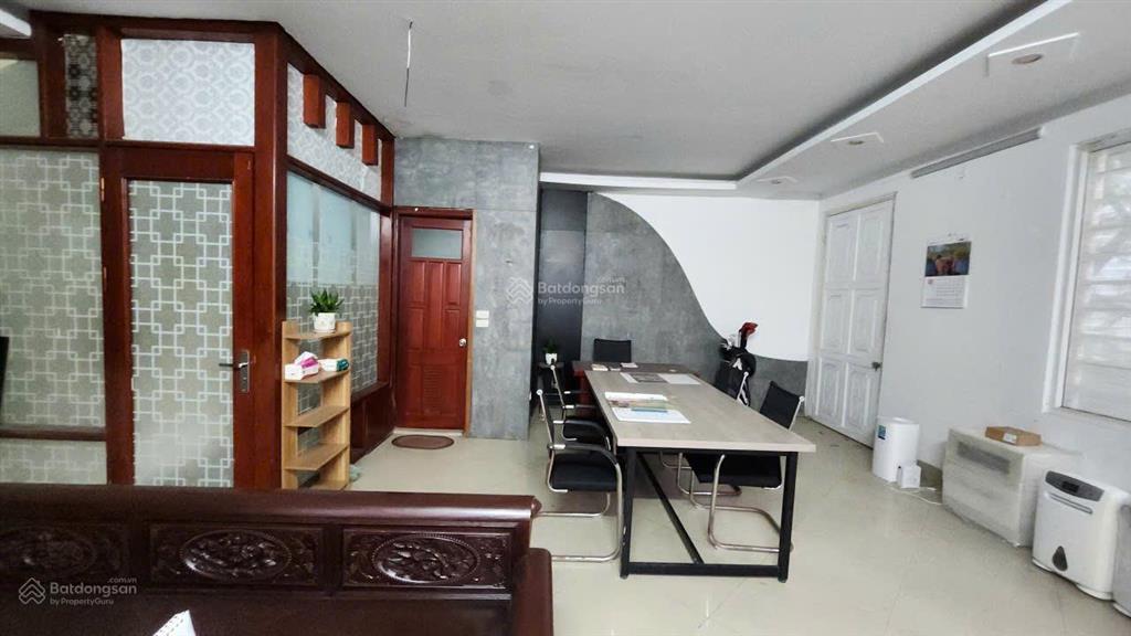 Cho thuê văn phòng 30m2 + full nội thất + để ô tô miễn phí giá 3,5 triệu 1 tháng