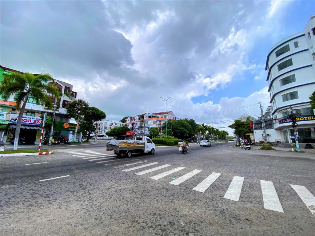 Cho thuê mbkd góc 3 mặt tiền đường 3/2, rạch giá, kiên giang