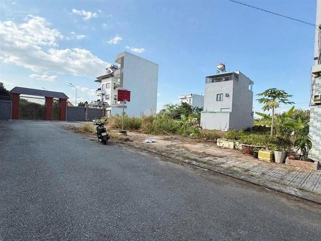 Hàng hiếm 1 lô duy nhất giá cực tốt  cần bán gấp lô đất hẻm 32 võ văn hát, p.long trường, q9