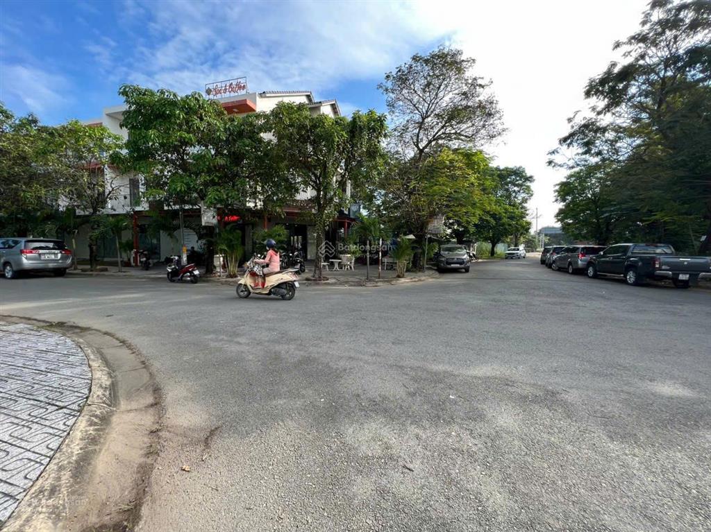 Bán nhà liền kề kdc river park, 2 mặt tiền, sát global city, dt90m2,  giá 15 tỷ/căn