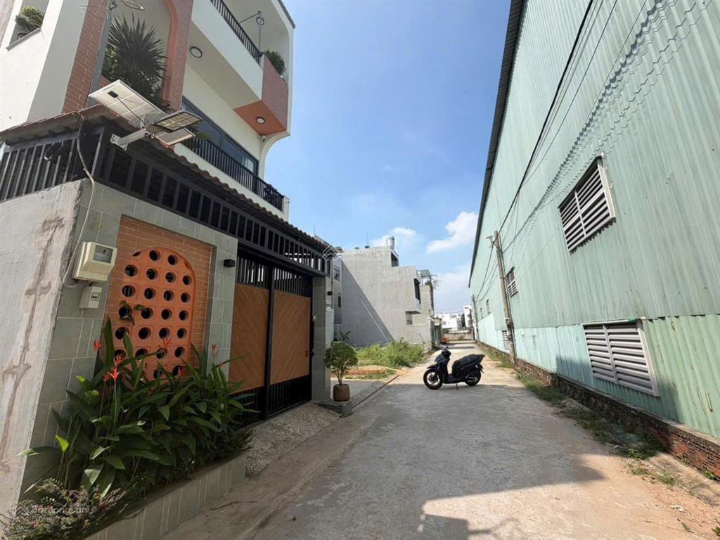 Bán đất hẻm 95 bưng ông thoàn, phú hữu q9  50m2  đường 6m ô tô  giá 4,2 tỷ