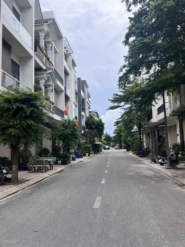 Trục chính n1  phú hồng thịnh 8 kinh doanh buôn bán ok