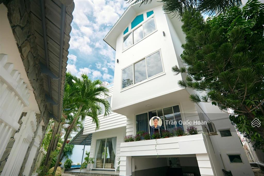 Cho thuê villa hồ bơi long cung vũng tàu, 6pn 9 giường, sức chứa 30 khách, giá 50 triệu/tháng