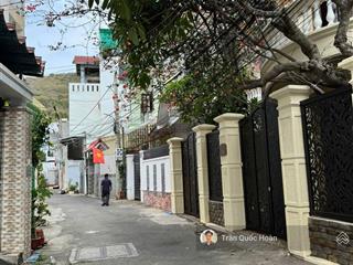 Bán nhà 1 trệt 2 lầu 1 tum lạc long quân vũng tàu, 95,6m2 ngang 4,6m, giá 9,5 tỉ