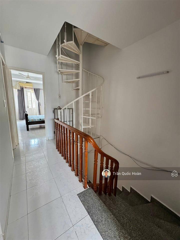 Bán nhà 1 trệt 2 lầu 1 tum lạc long quân vũng tàu, 95,6m2 ngang 4,6m, giá 9,5 tỉ