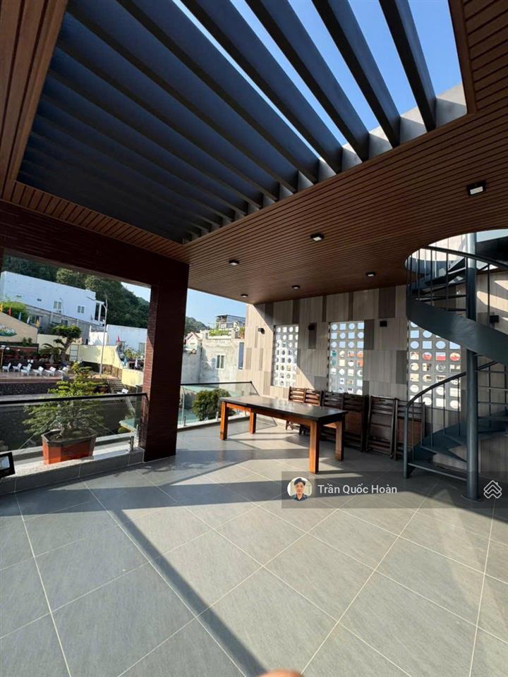 Bán nhà 2 mặt tiền hẻm gần biển vũng tàu, 118m² ngang 7,5m, 6pn, giá 16 tỉ