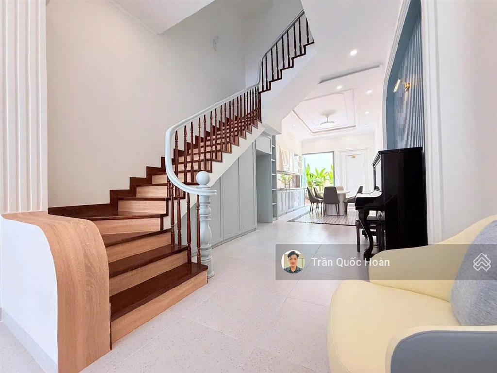 Bán nhà 1 trệt 3 lầu, 108m  full nội thất cao cấp, sân đậu 2 ô tô, hẻm thông n.a.ninh, giá 9,3 tỷ