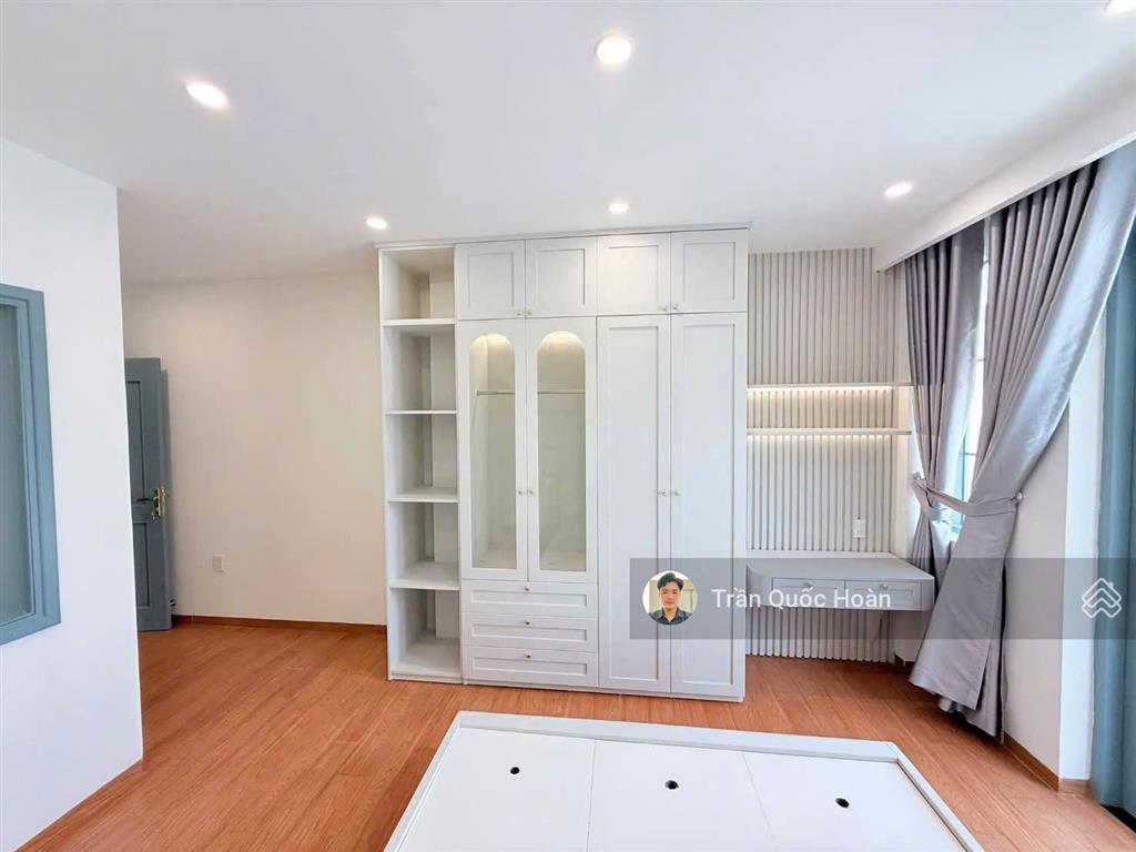 Bán nhà 1 trệt 3 lầu, 108m  full nội thất cao cấp, sân đậu 2 ô tô, hẻm thông n.a.ninh, giá 9,3 tỷ