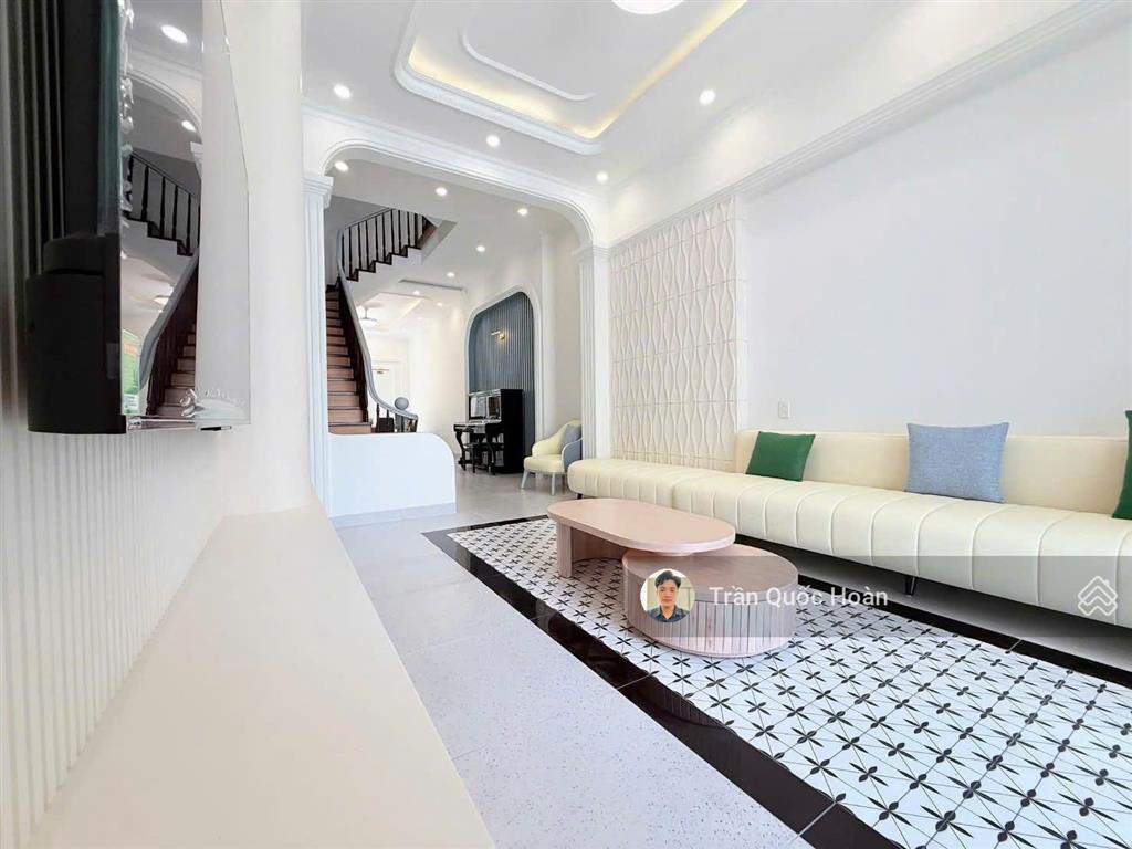 Bán nhà 1 trệt 3 lầu, 108m  full nội thất cao cấp, sân đậu 2 ô tô, hẻm thông n.a.ninh, giá 9,3 tỷ