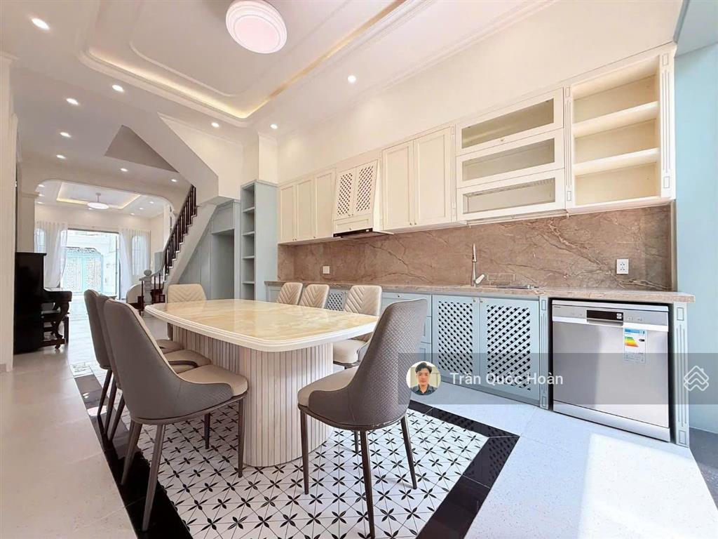 Bán nhà 1 trệt 3 lầu, 108m  full nội thất cao cấp, sân đậu 2 ô tô, hẻm thông n.a.ninh, giá 9,3 tỷ
