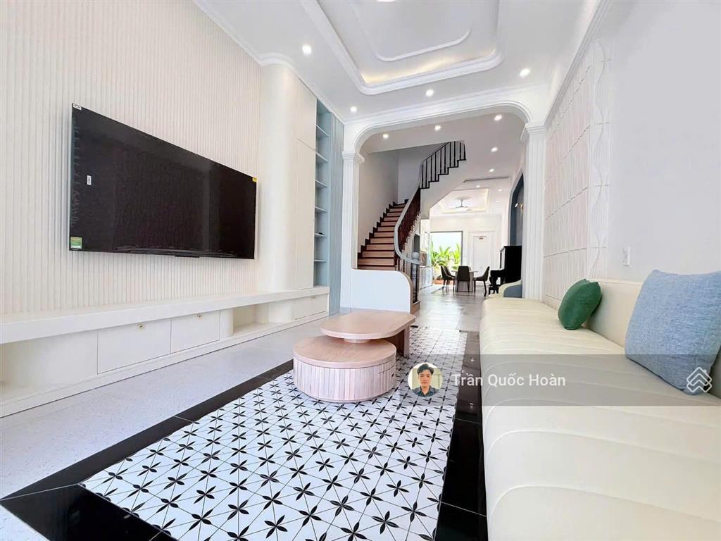 Bán nhà 1 trệt 3 lầu, 108m  full nội thất cao cấp, sân đậu 2 ô tô, hẻm thông n.a.ninh, giá 9,3 tỷ
