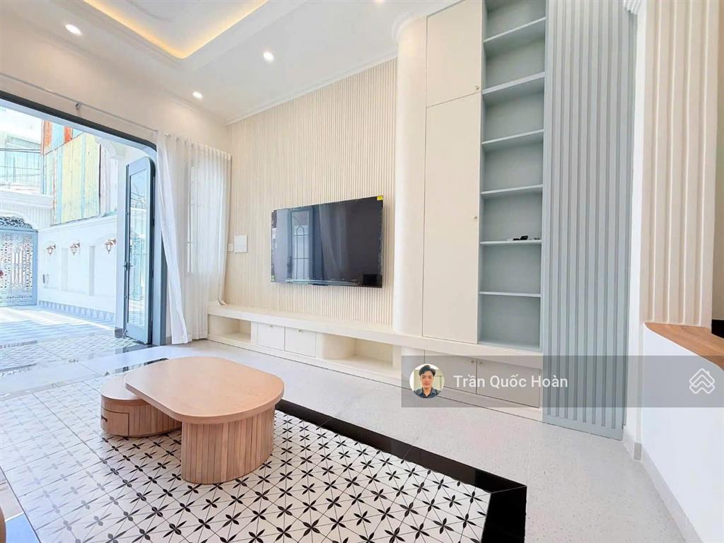 Bán nhà 1 trệt 3 lầu, 108m  full nội thất cao cấp, sân đậu 2 ô tô, hẻm thông n.a.ninh, giá 9,3 tỷ