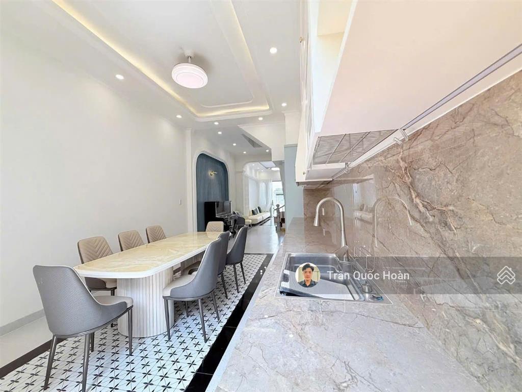 Bán nhà 1 trệt 3 lầu, 108m  full nội thất cao cấp, sân đậu 2 ô tô, hẻm thông n.a.ninh, giá 9,3 tỷ