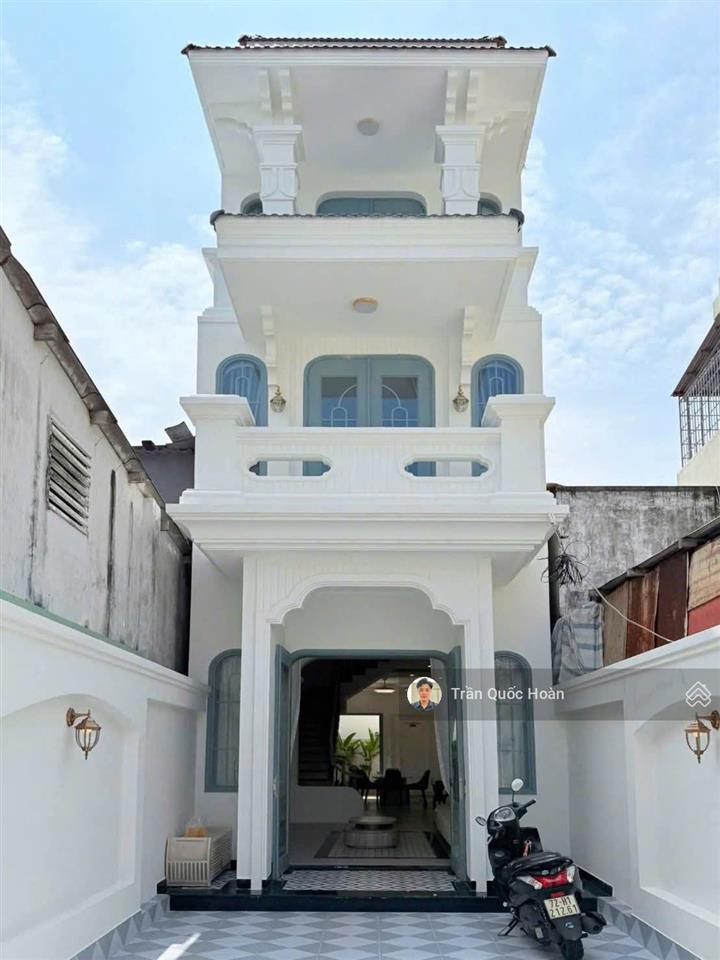 Bán nhà 1 trệt 3 lầu, 108m  full nội thất cao cấp, sân đậu 2 ô tô, hẻm thông n.a.ninh, giá 9,3 tỷ