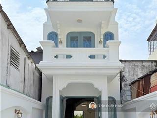 Bán nhà 1 trệt 3 lầu, 108m  full nội thất cao cấp, sân đậu 2 ô tô, hẻm thông n.a.ninh, giá 9,3 tỷ