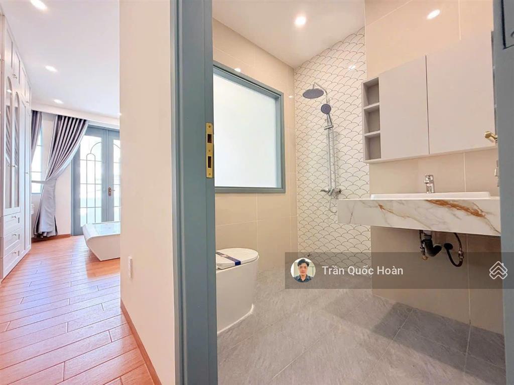 Bán nhà 1 trệt 3 lầu, 108m  full nội thất cao cấp, sân đậu 2 ô tô, hẻm thông n.a.ninh, giá 9,3 tỷ