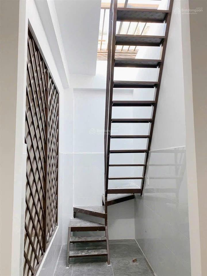 Bán nhà mới đẹp 1 trệt 2 lầu hẻm 40 nguyễn tri phương, 120m, giá 11,9 tỷ