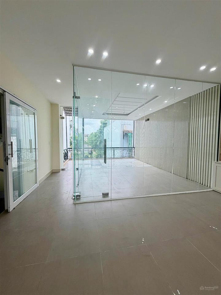 Cho thuê nhà nguyên căn 1t2l ngang 8m, nhà mới sơn sửa giá 39 triệu