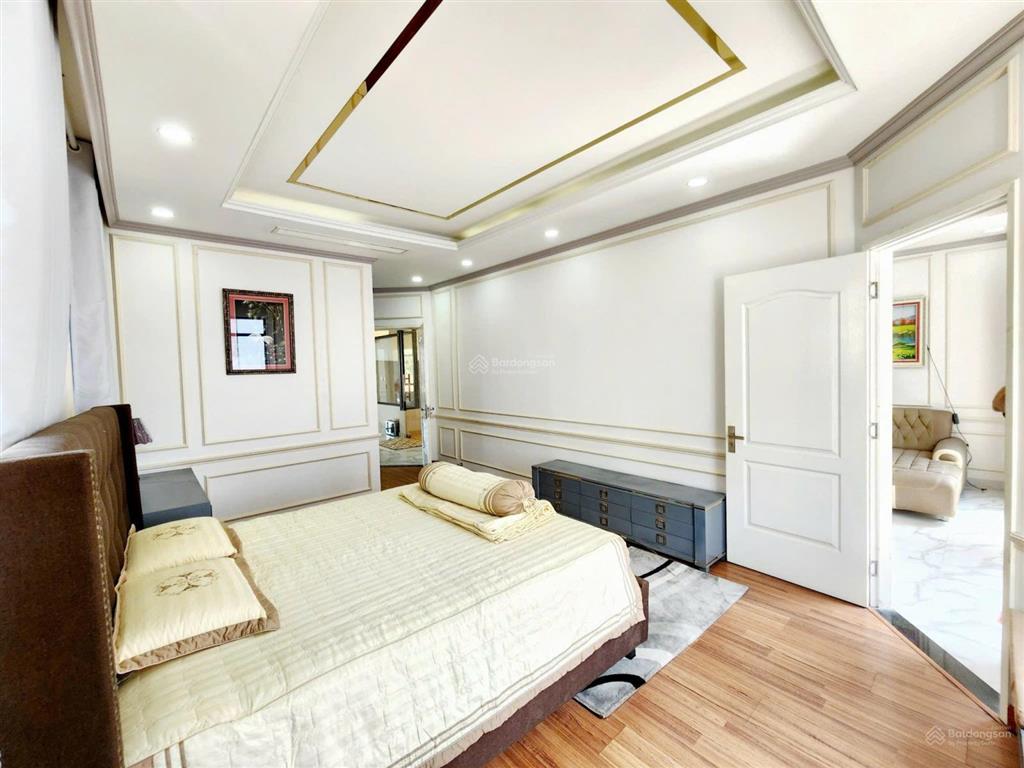 Cho thuê căn shophouse vincom hoàn thiện đẹp ngang 10m 1 trệt 2 lầu