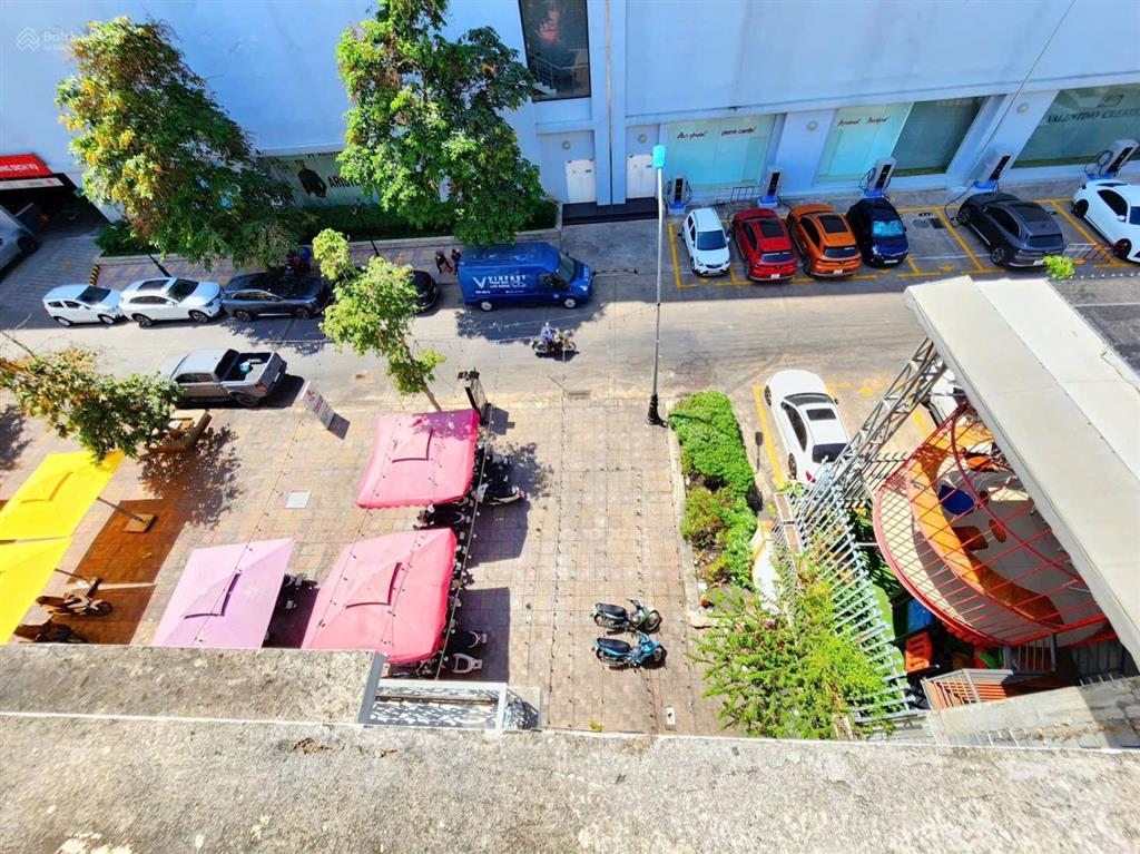 Cho thuê căn shophouse vincom hoàn thiện đẹp ngang 10m 1 trệt 2 lầu