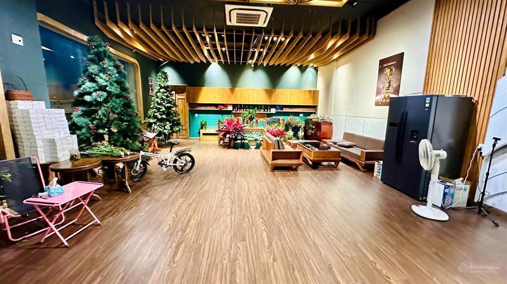 Cho thuê căn shophouse vincom hoàn thiện đẹp ngang 10m 1 trệt 2 lầu