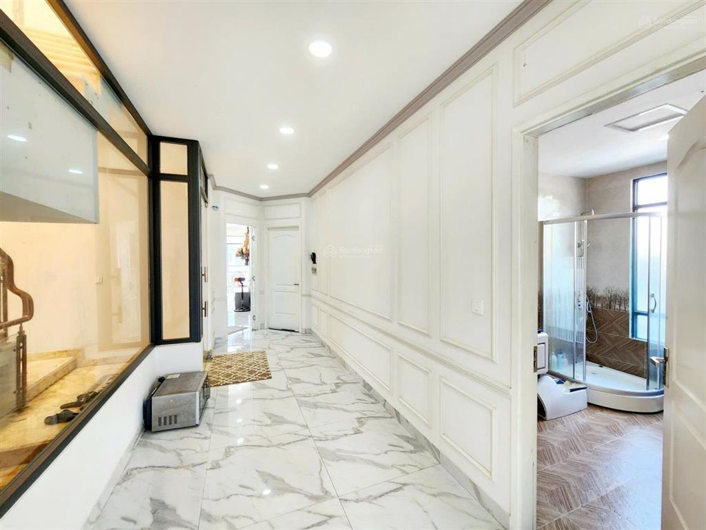 Cho thuê căn shophouse vincom hoàn thiện đẹp ngang 10m 1 trệt 2 lầu