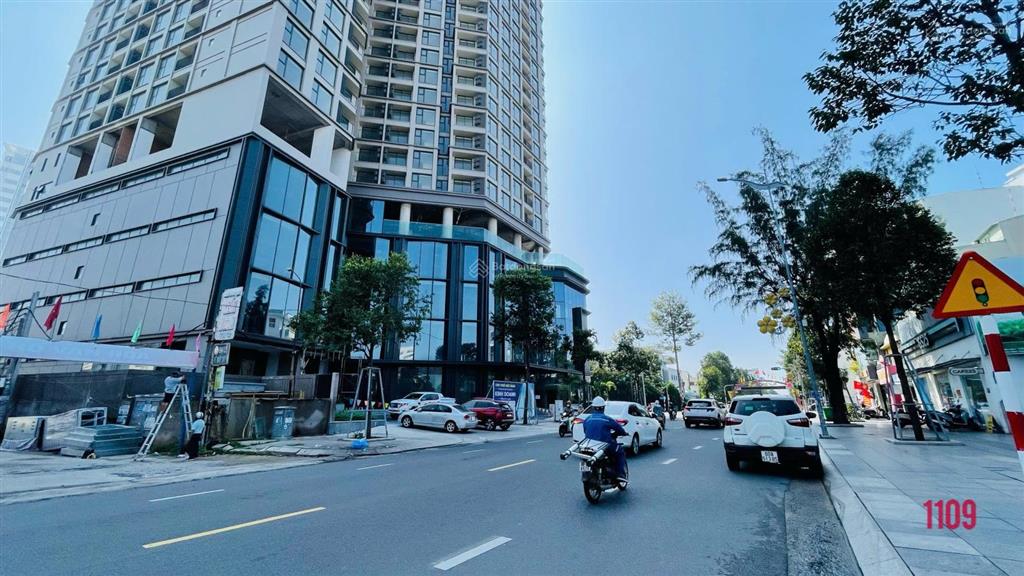 Cho thuê mặt bằng kinh doanh ngang gần 14m đường hà huy giáp