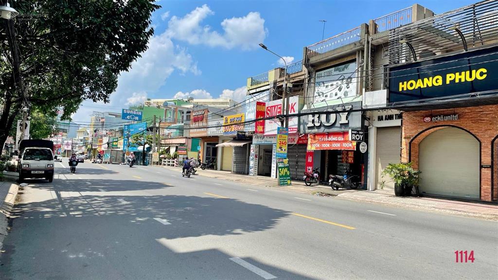Cho thuê mặt bằng kinh doanh ngang 11m, 440m2 đường phạm văn thuận, trống suốt giá 100 triệu/tháng